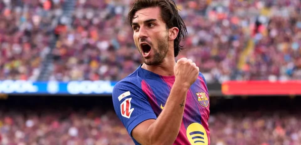Futbolchi gol urganidan keyin quvonchda
