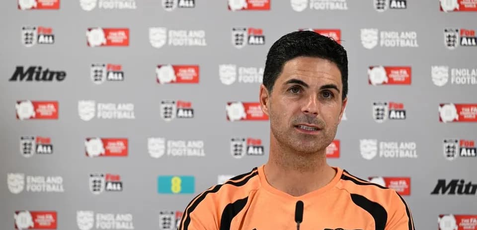 Menejer pre-match press conference at podium