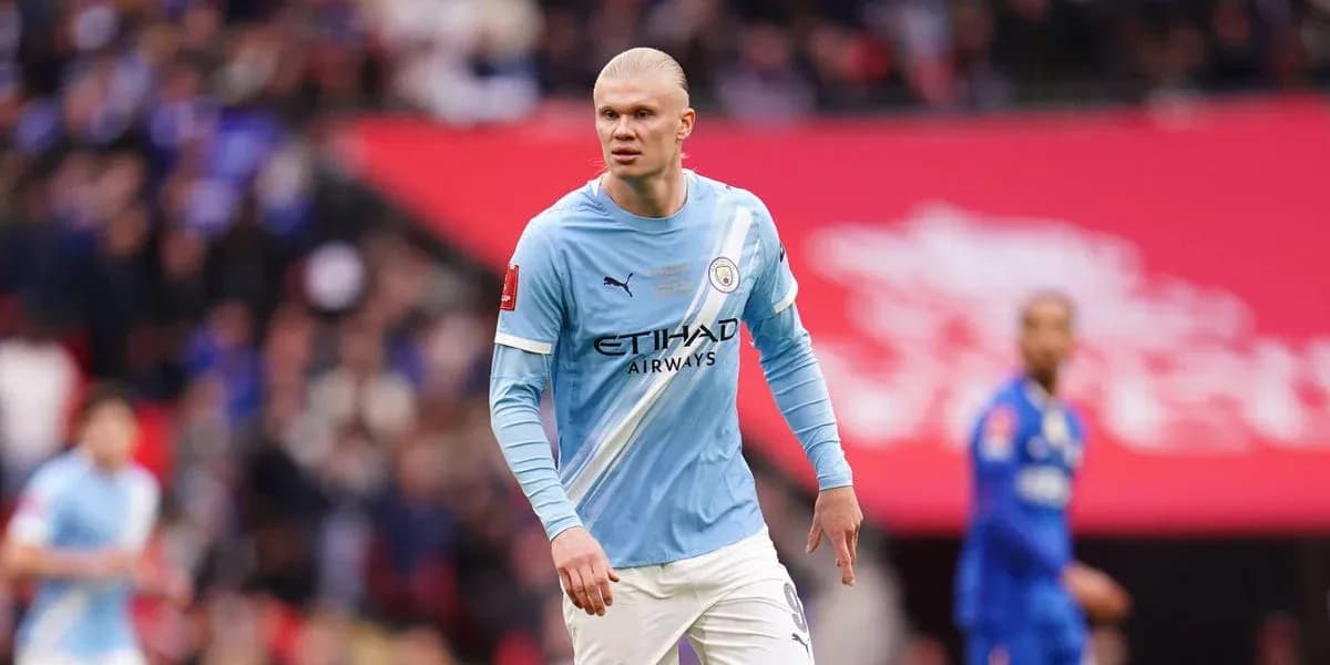 O'yinchi Manchester City formasida maydonda turibdi