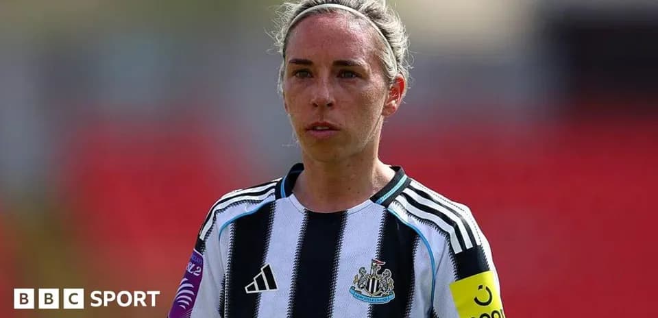 Futbolchi Newcastle formasi bilan maydonda