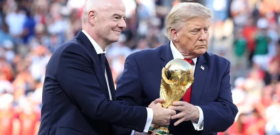 Gianni Infantino and Donald Trump with World Cup trophy