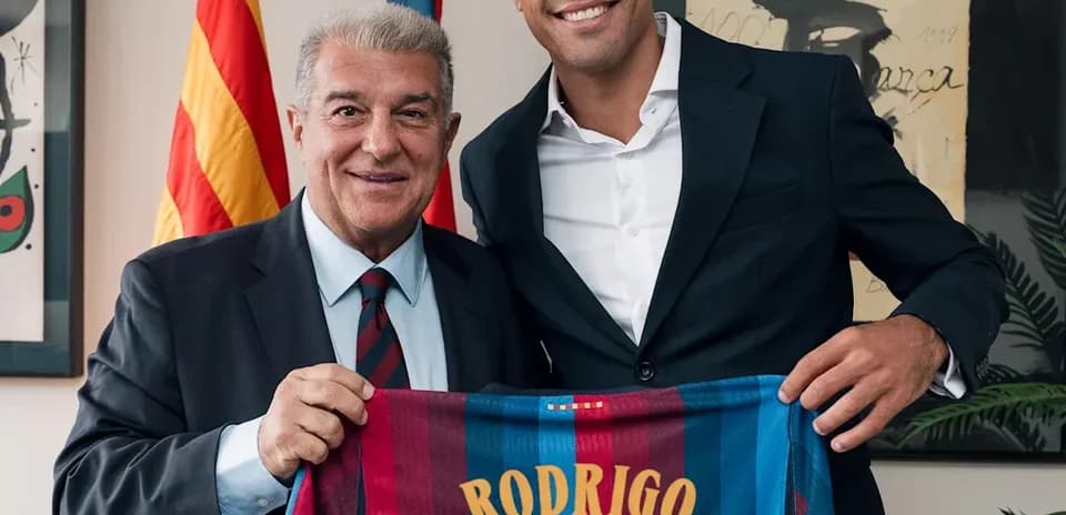 Rodrigo holding Barcelona jersey with president
