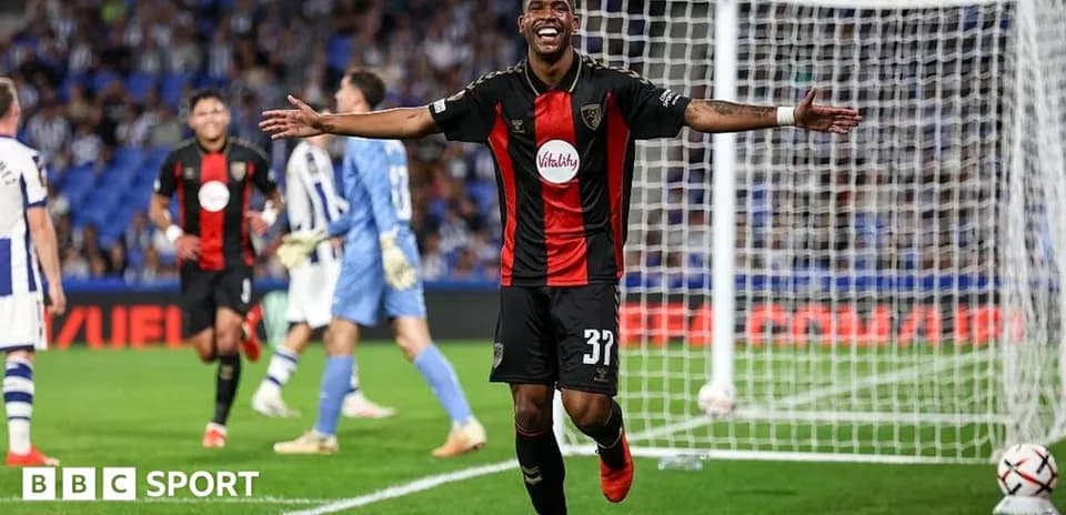 Futbolchi gol urganidan keyin nishonlamoqda