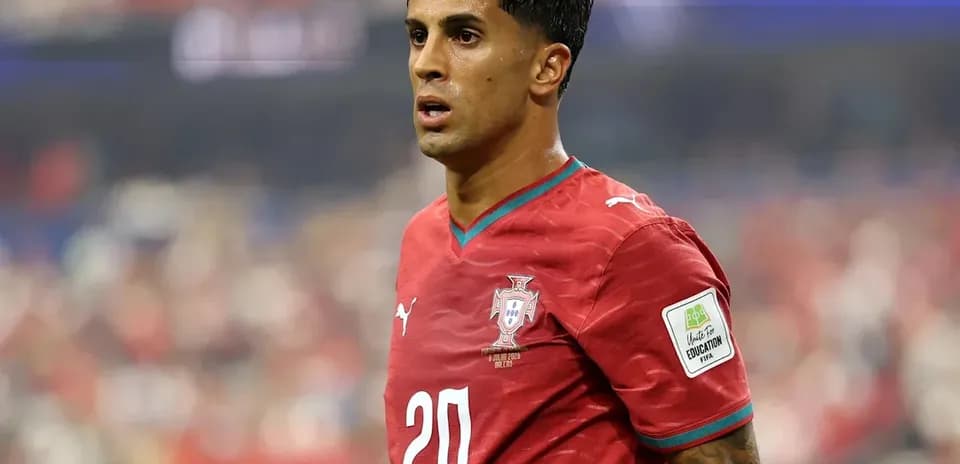 Futbolchi maydonda, Portugaliya formasi kiygan