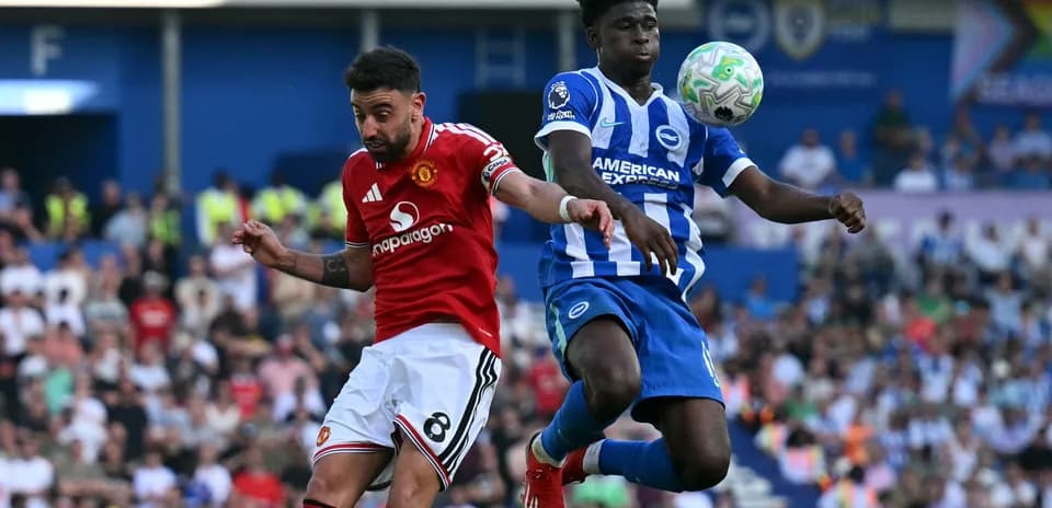 Bruno Fernandes and defender contesting the ball