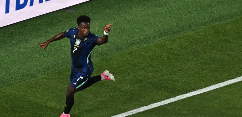 Futbolchi gol urishidan so'ng nishonlayapti