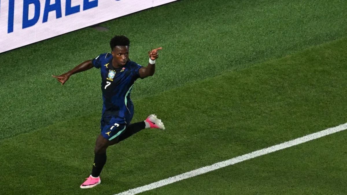 Futbolchi gol urishidan so'ng nishonlayapti