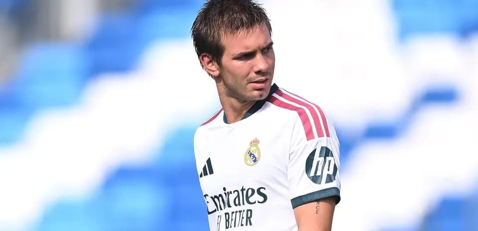 Futbolchi Real Madrid formasida mashg'ulotda
