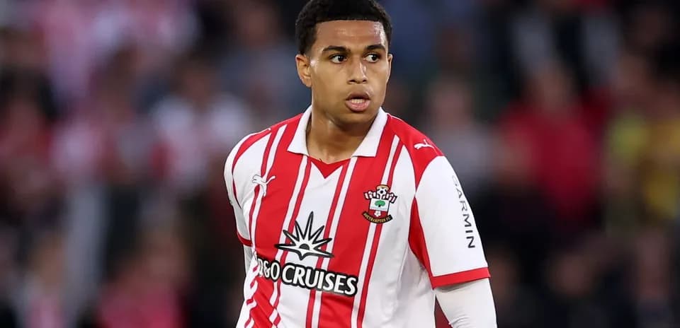 Futbolchi Southampton formasi bilan maydonda
