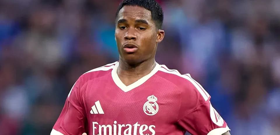 Futbolchi Real Madrid formasida harakatda