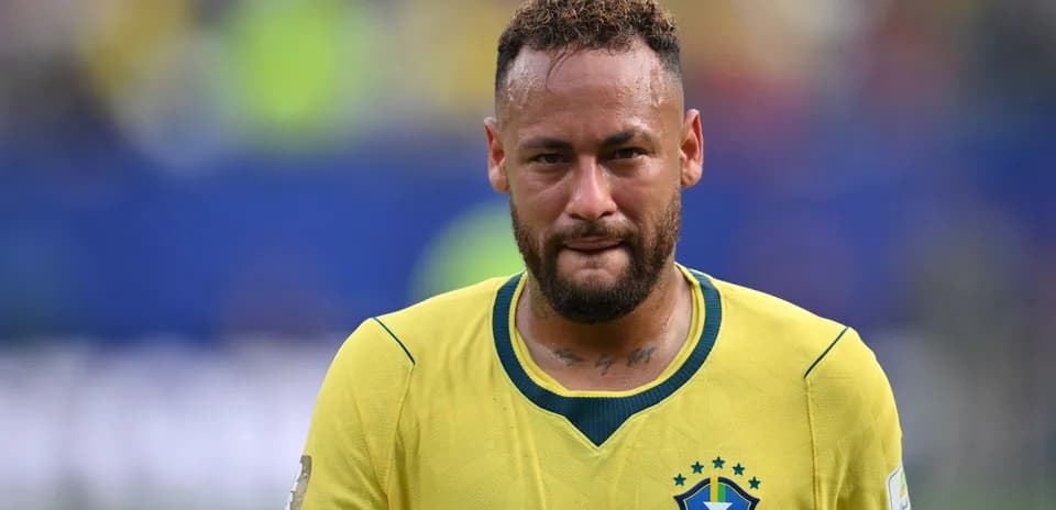 Futbolchi Neymar Braziliya terma jamoasida o'yin o'tkazmoqda