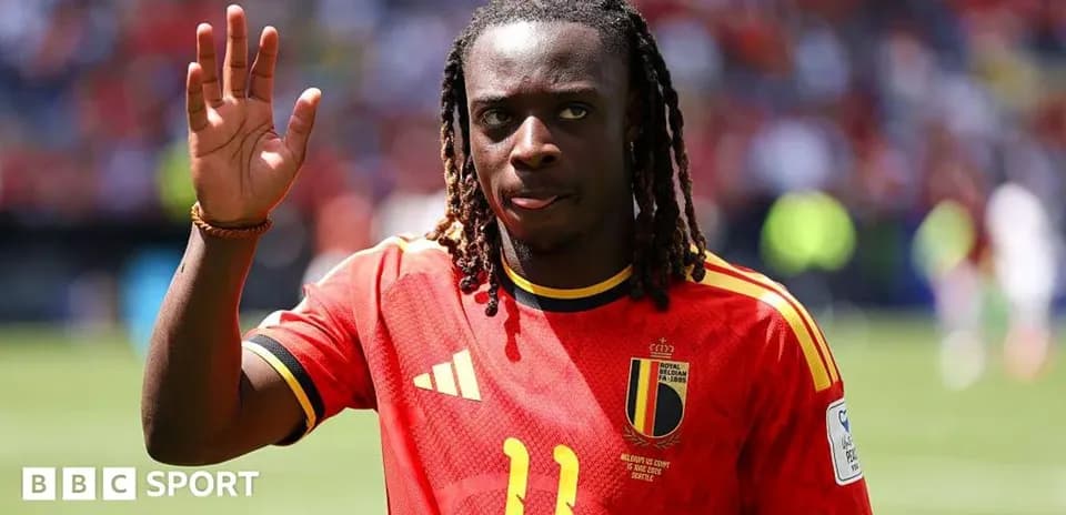 Futbolchi Belgiya terma jamoasi formasi bilan sahnada