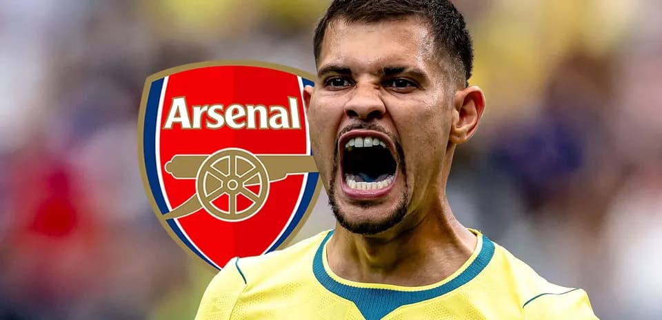Futbolchi Arsenal logosi bilan chehrasi qichqirayotgan