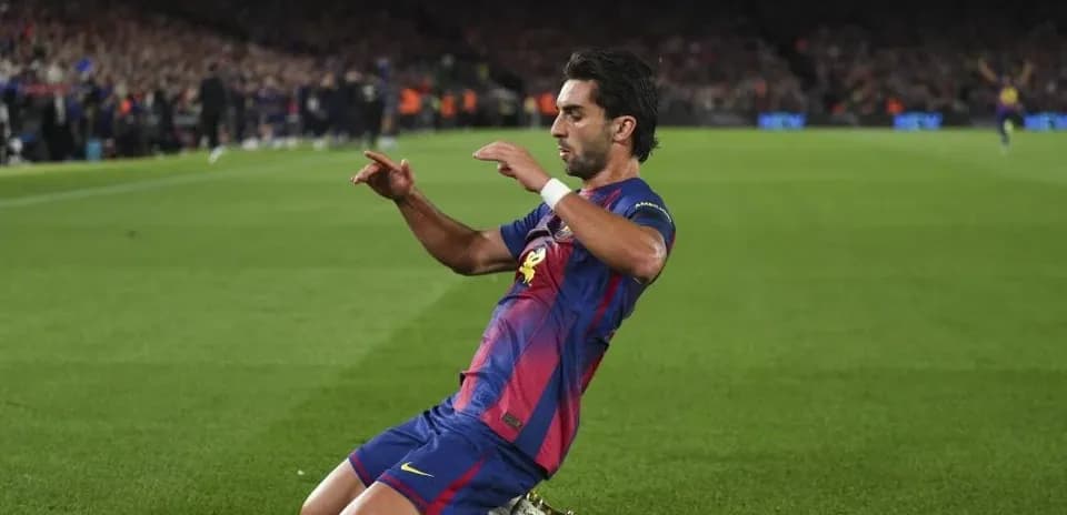 Futbolchi gol urganidan keyin xursand bo'lyapti
