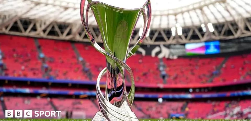 Futbol musobaqasi uchun mukofot stadionda