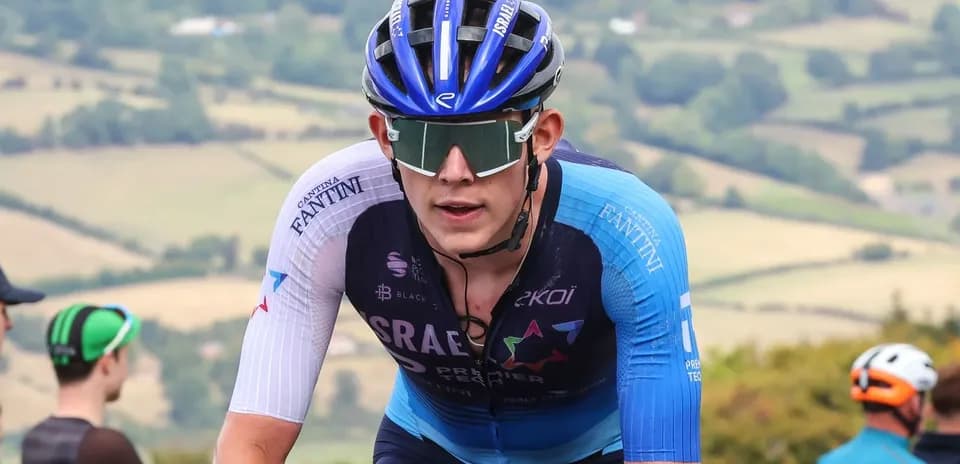 Velosipedchi tog'larda pedal bosmoqda