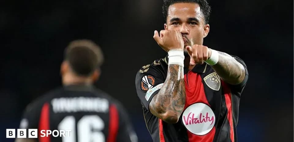 Futbolchi gol urganidan keyin nishonlayapti