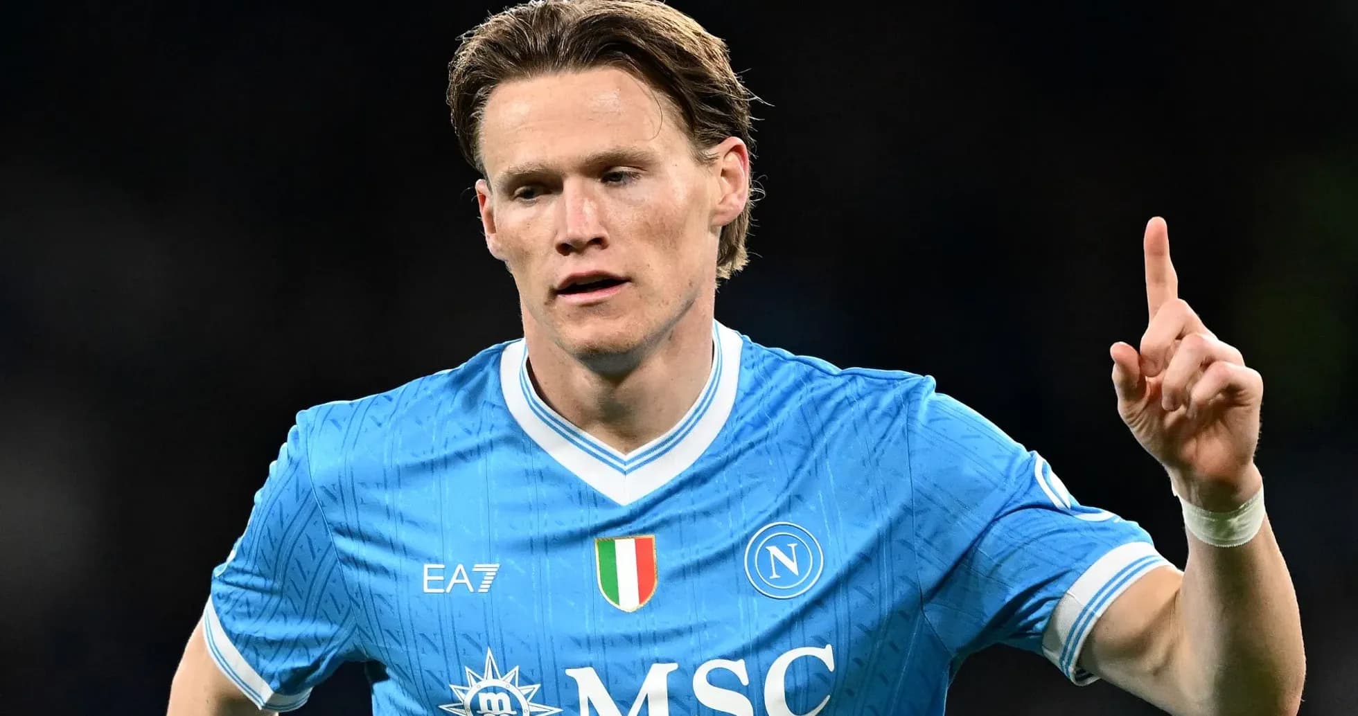Futbolchi Napoli formasi bilan maydonda