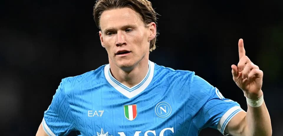 Futbolchi Napoli formasi bilan maydonda