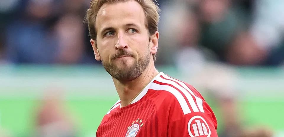Futbolchi Bayern Munich formasida o'yin paytida