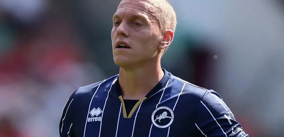 Futbolchi maydonda o'yin davomida jarayonda