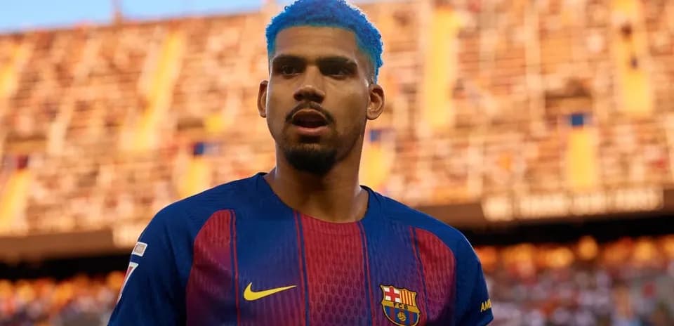 Futbolchi stadionda Barcelona formasida turibdi