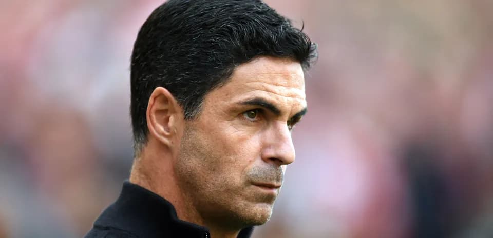 Mikel Arteta observing from the sidelines during match