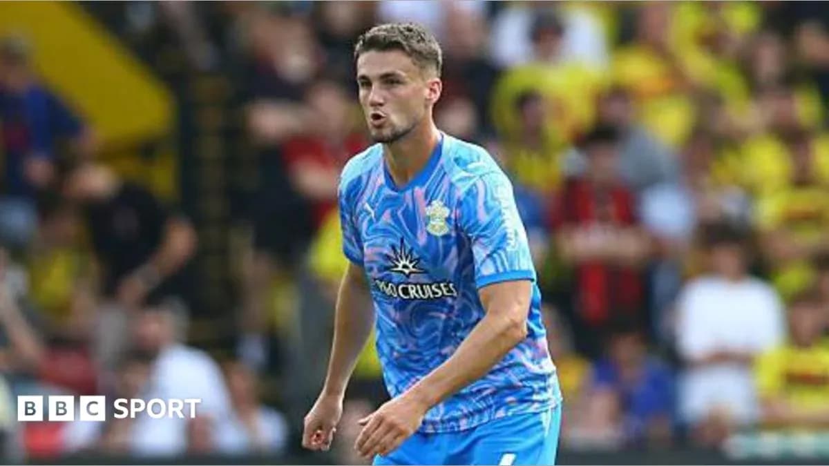 Futbolchi o'yin davomida harakatda