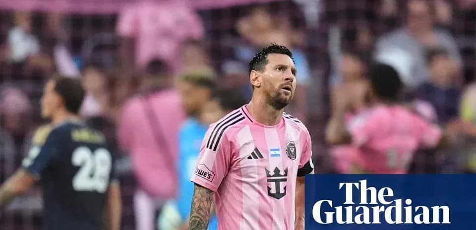 Lionel Messi in pink jersey during match