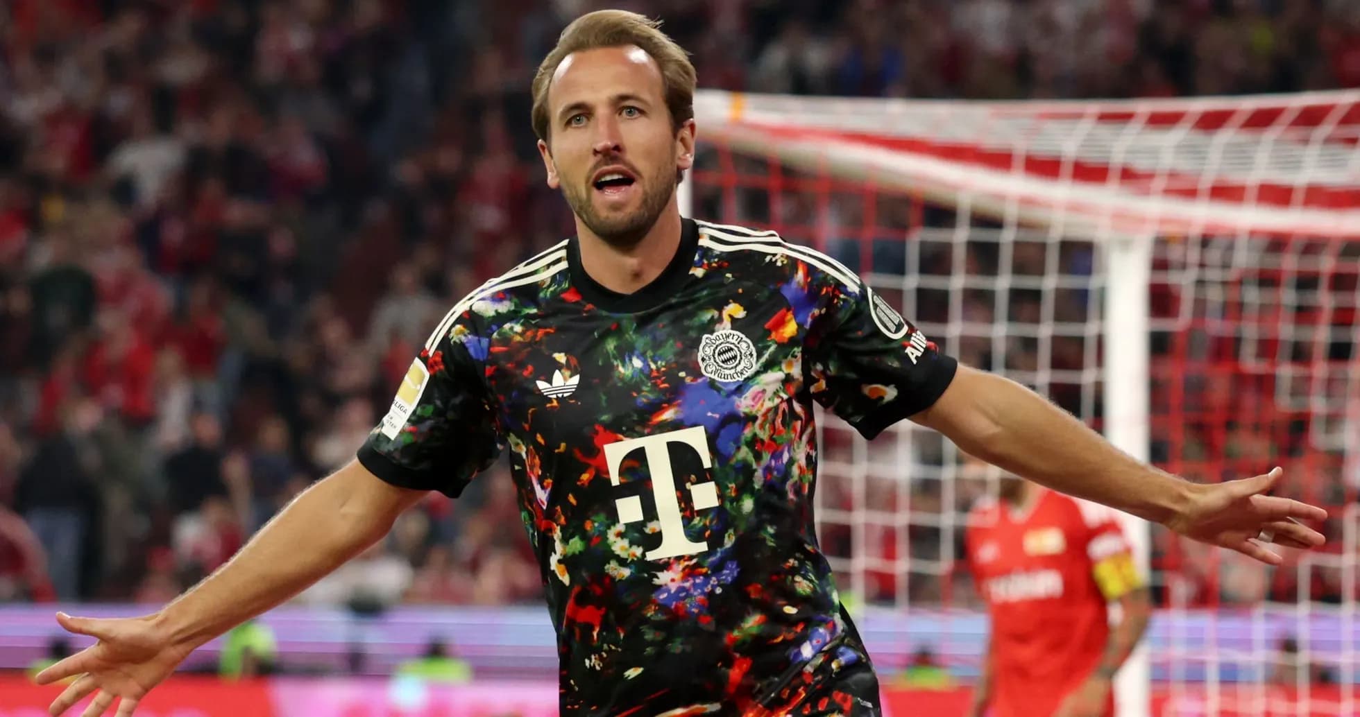 Futbolchi gol urayotgan paytda maydonda