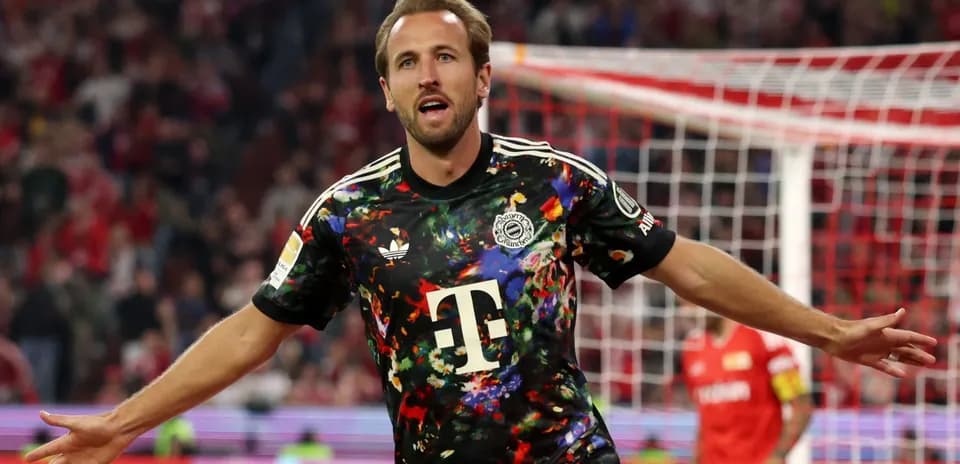 Futbolchi gol urayotgan paytda maydonda