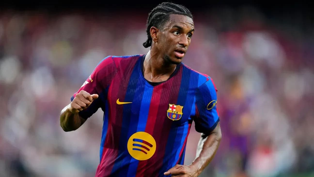 Futbolchi Barcelona formasida maydonda harakat qilmoqda