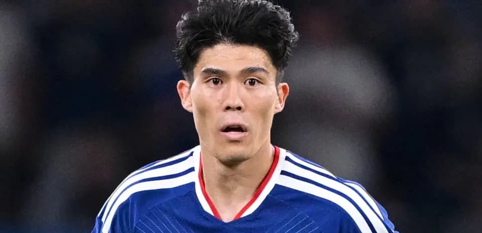 Futbolchi o'yin davomida harakatda