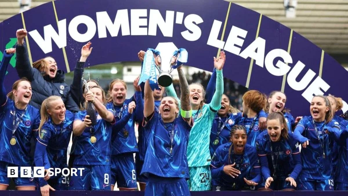 Chelsea Women's team celebrating trophy win