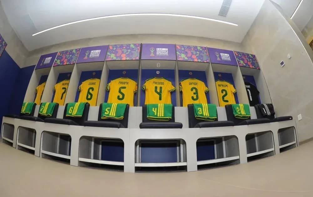 Futbol jamoasi kiyimlari o'rinlarida joylashgan Futbol jamoasi kiyimlari o'rinlarida joylashgan