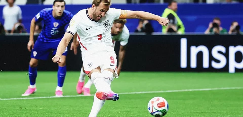 Harry Kane taking a penalty kick during match