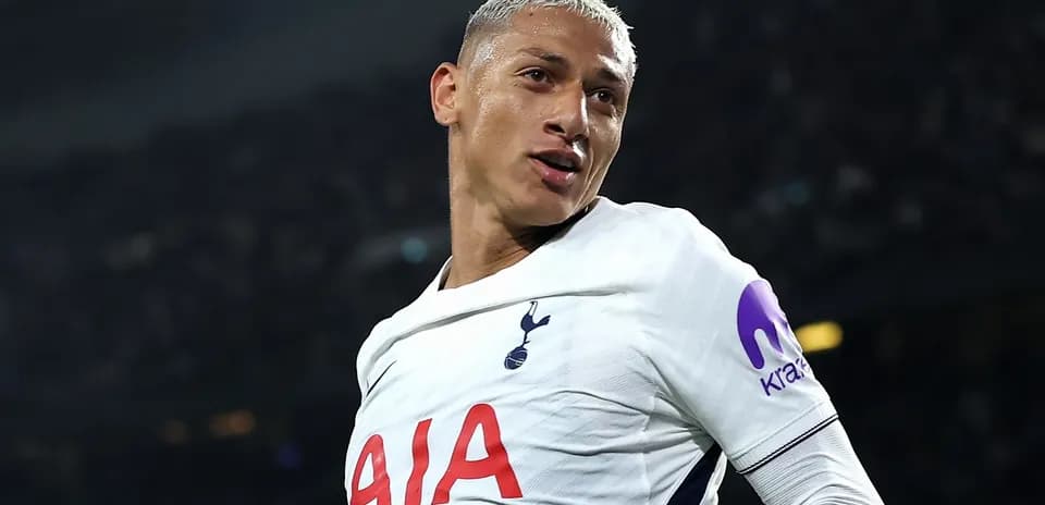 Futbolchi maydonda Tottenham formasi bilan