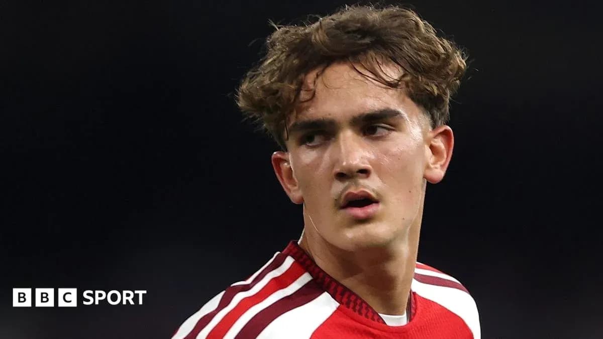 Futbolchi maydonda raqobatlashayotgan payt