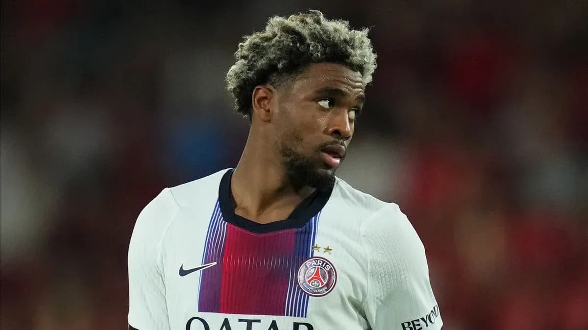 Futbolchi o'yin davomida maydonda harakatda