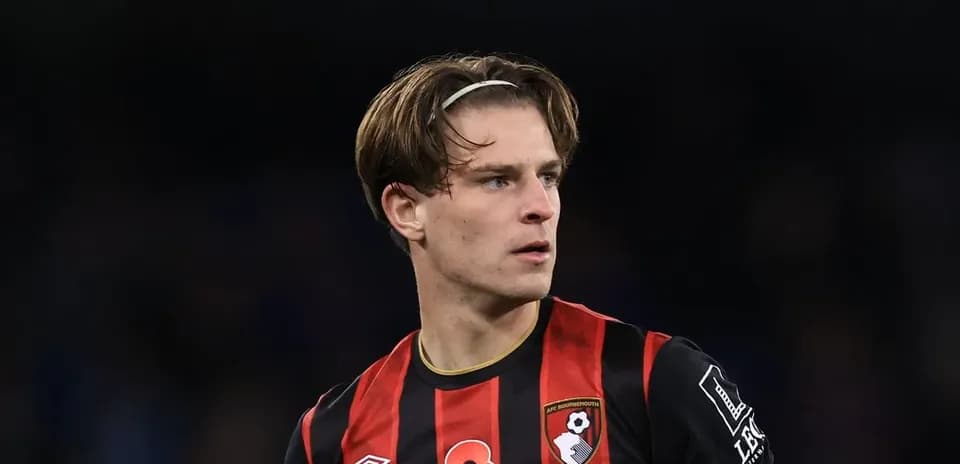 Futbolchi A.F.C. Bournemouth formasida maydonda