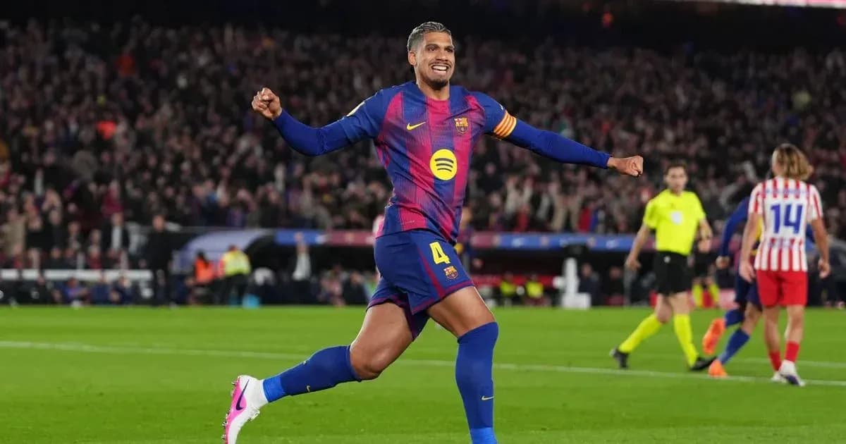 Barcelona player celebrating in front of crowd Barcelona player celebrating in front of crowd
