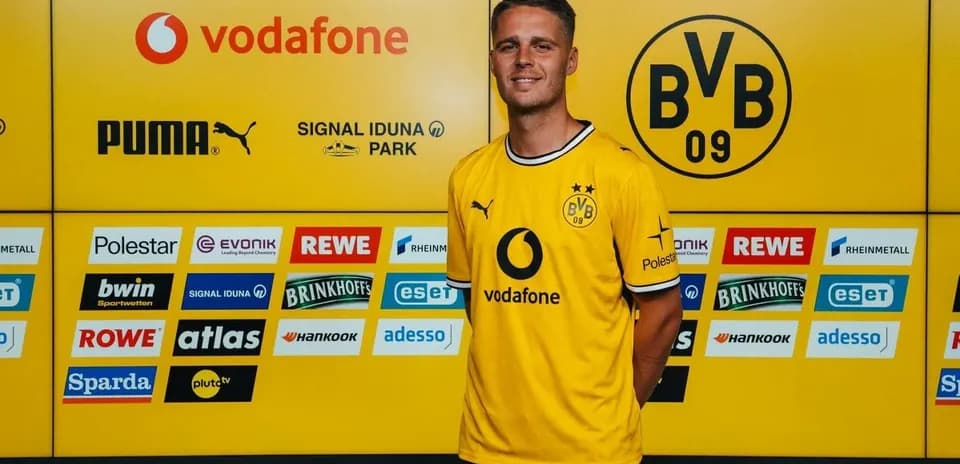 Futbolchi Borussia Dortmund formasida turgan