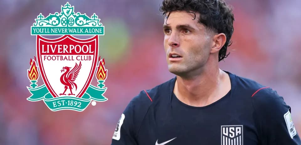 Christian Pulisic in USA kit with Liverpool logo