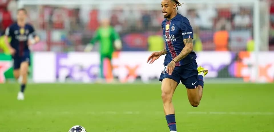 PSG player running with the ball during match