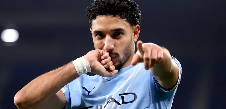 Futbolchi gol urganidan keyin nishonlayapti