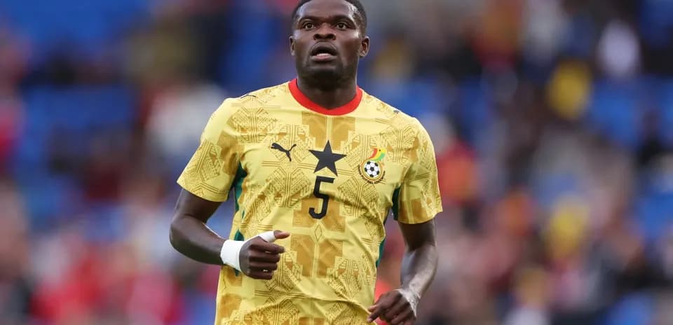 Futbolchi Gana terma jamoasi formasi bilan maydonda