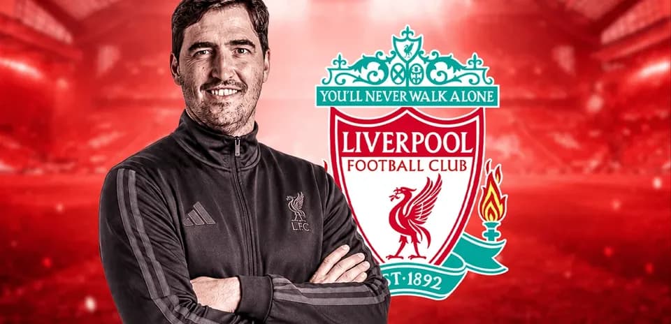 Trener Liverpool futbol klubi oldida turibdi