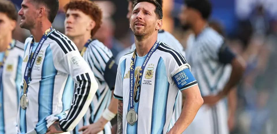 Argentina players wearing silver medals after match