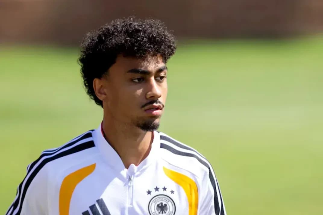 Futbolchi Germaniya formasi bilan mashg'ulotda Futbolchi Germaniya formasi bilan mashg'ulotda