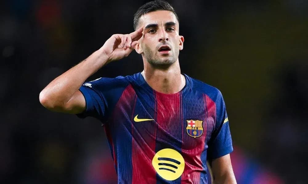 Futbolchi salom berish harakatini qilmoqda Futbolchi salom berish harakatini qilmoqda